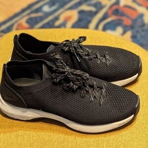 Black hiking sneakers men's size 9 / women's size 10.5 Vibram soles outdoor fall